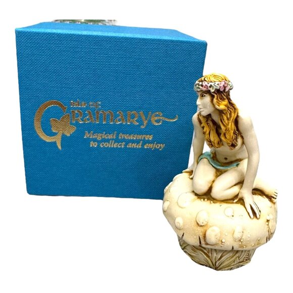 Helleborine Fairy Trinket Box Sitting On Mushroom Isle Gramarye Harmony Kingdom - Picture 2 of 10